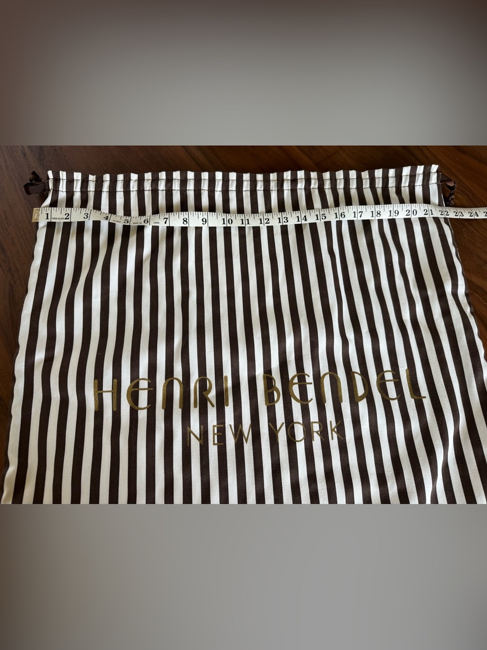 Henri Bendel Brown and White Vertical dust bag, travel bag - Picture 3 of 5